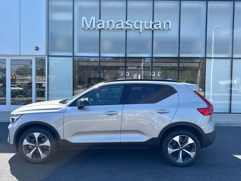 Certified 2025 Volvo XC40 B5 Plus AWD/4WD image 2