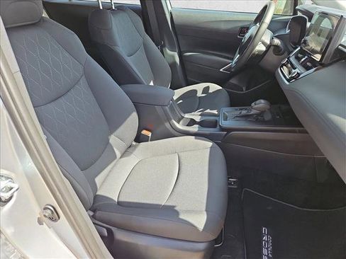 Used 2026 Toyota Corolla Cross LE image 20