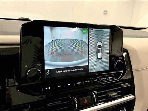 New 2025 Nissan Pathfinder SL image 24