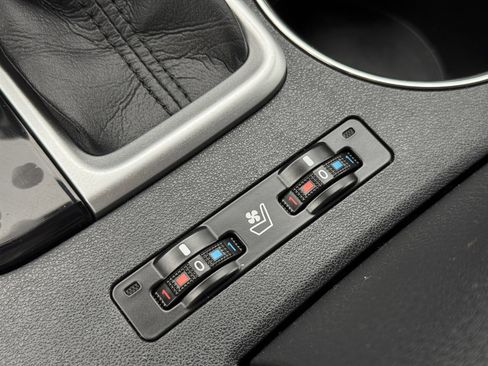 Used 2015 Toyota Highlander Limited w/ Driver Technology Package image 33