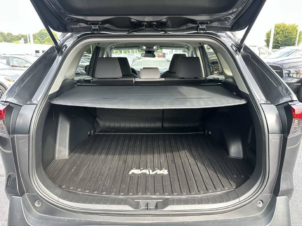 Used 2025 Toyota RAV4 XLE FWD image 11