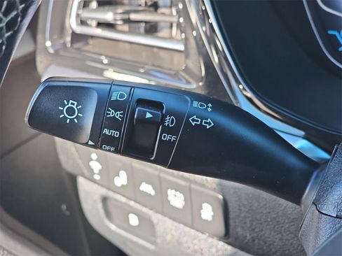 Used 2022 Kia Niro EX Premium image 20