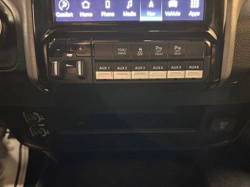 Used 2024 RAM 2500 Big Horn w/ Sport Appearance Package image 23