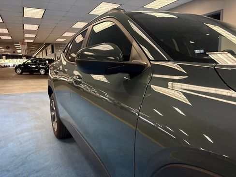 Certified 2025 Chevrolet Trax LT FWD image 4