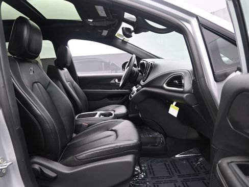 New 2026 Chrysler Pacifica Select w/ S Appearance Package AWD/4WD image 28