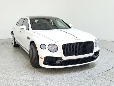 Used 2023 Bentley Flying Spur V8 image 3