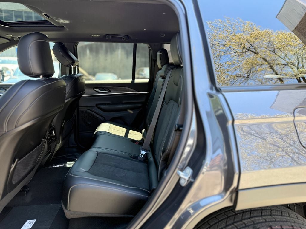 New 2026 Jeep Grand Cherokee Altitude AWD/4WD image 19
