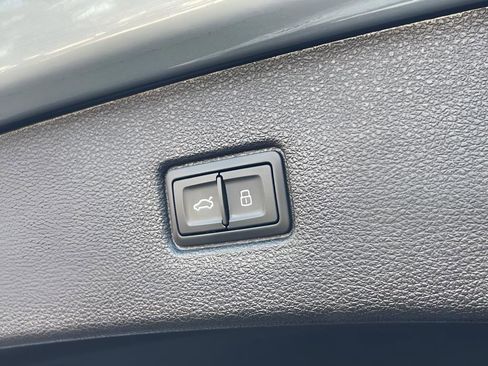 Used 2023 Audi Q7 3.0T Prestige image 39