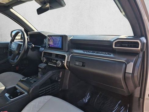 Certified 2025 Toyota Tacoma SR5 AWD/4WD image 21