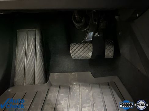 Used 2024 Audi Q4 e-tron Premium image 27