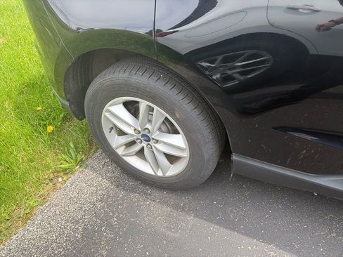 Used 2018 Ford Edge SEL image 3