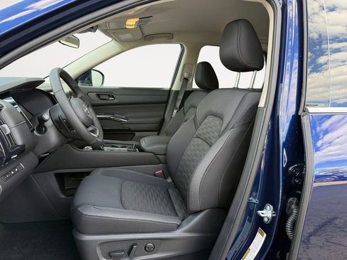 New 2025 Nissan Pathfinder SV w/ Black Appearance Package image 9