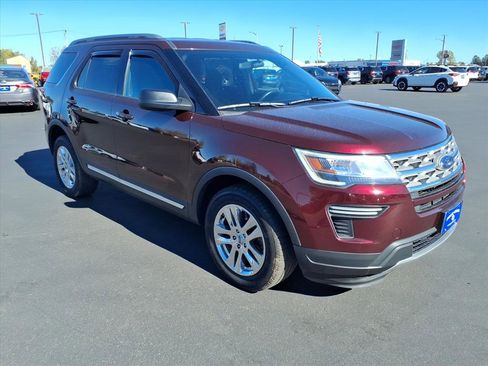 Used 2018 Ford Explorer XLT image 8