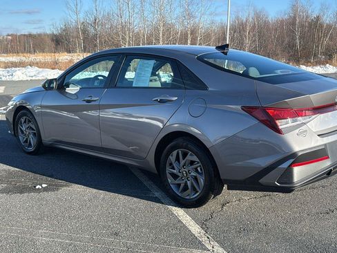 Used 2024 Hyundai Elantra SEL image 9