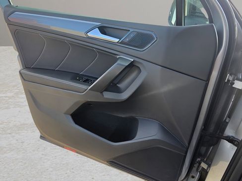 Used 2023 Volkswagen Tiguan SE R-Line image 17