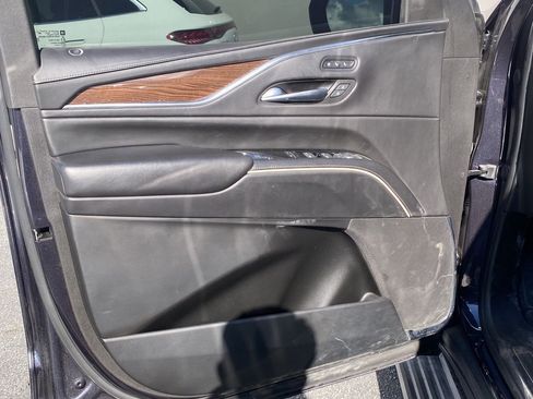 Used 2022 Cadillac Escalade Sport Platinum w/ Heavy-Duty Trailer Package AWD/4WD image 9