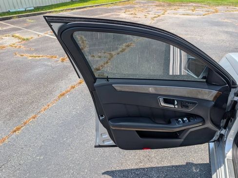 Used 2011 Mercedes-Benz E 350 4MATIC Sedan image 31