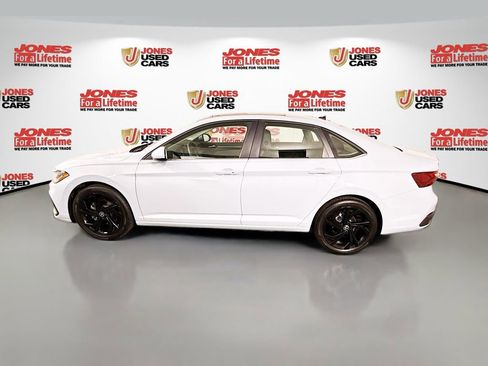 Used 2025 Volkswagen Jetta SE image 13