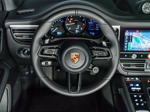 Used 2026 Porsche Macan AWD/4WD image 18