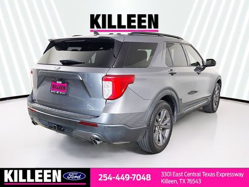 Used 2022 Ford Explorer XLT w/ Equipment Group 202A image 8