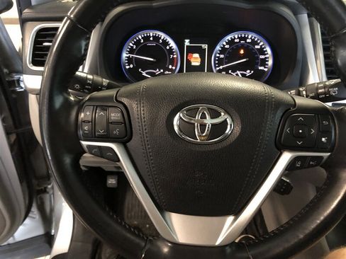 Used 2018 Toyota Highlander XLE image 5