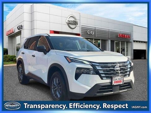 Used 2025 Nissan Rogue S AWD/4WD image 1