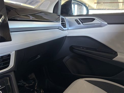 New 2026 Volkswagen Taos SE image 23
