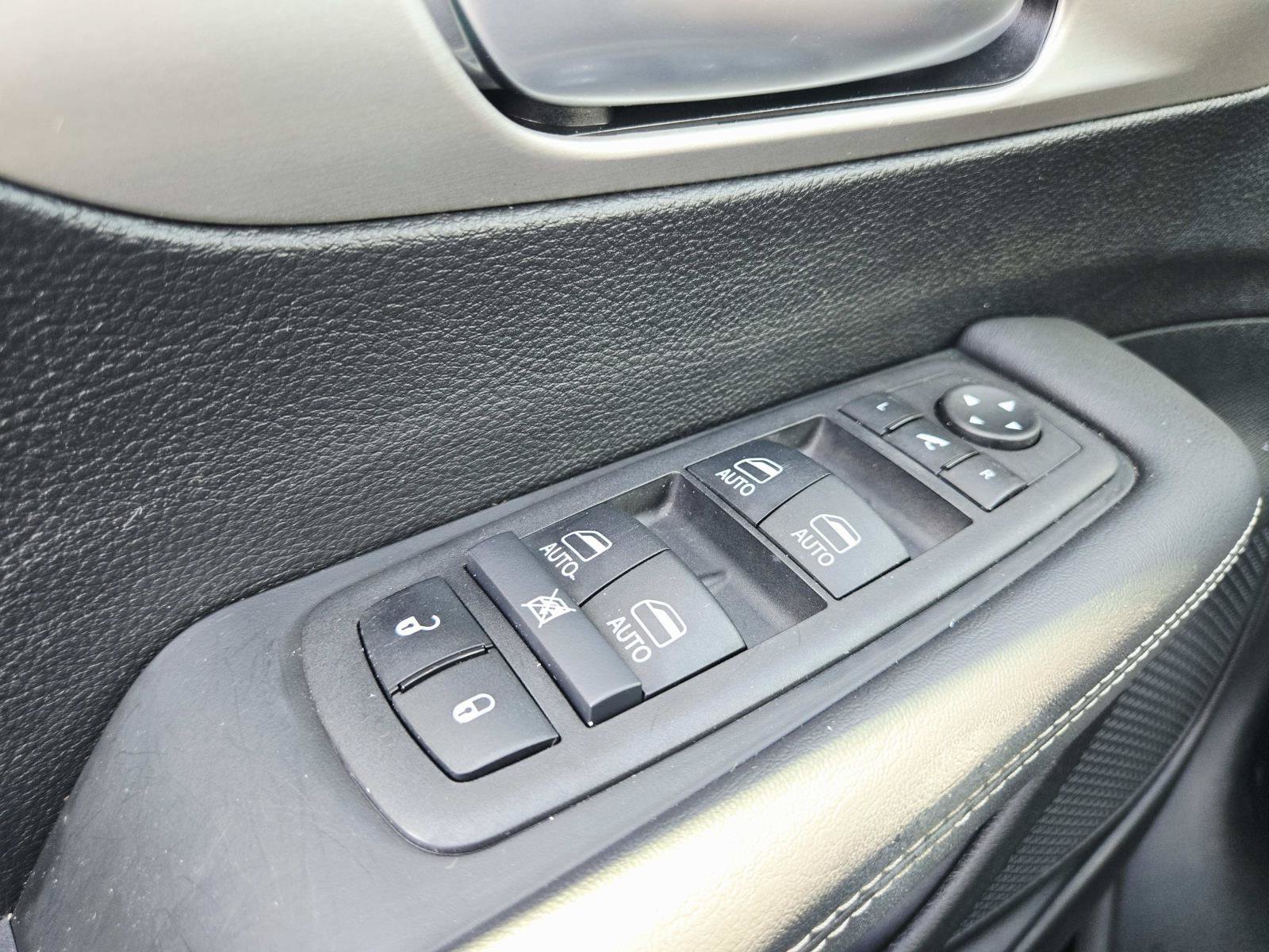 Used 2024 Chrysler Pacifica Limited w/ S Appearance Package FWD image 43