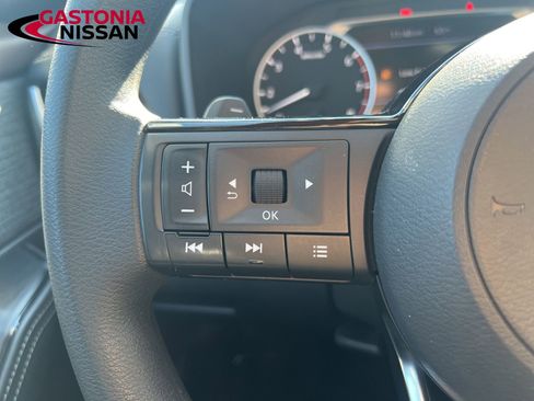 Used 2021 Nissan Rogue SV image 46