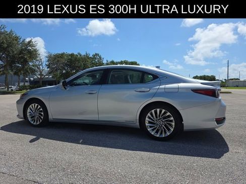 Used 2019 Lexus ES 300h Ultra Luxury w/ Accessory Package 2 FWD image 5