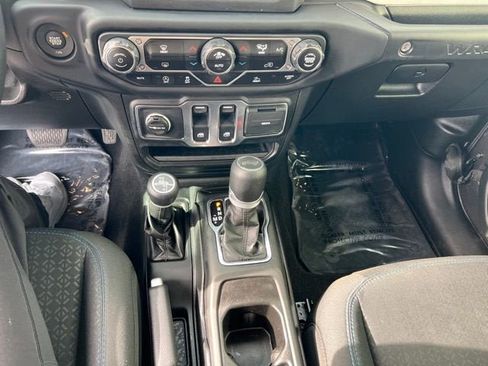 Used 2021 Jeep Wrangler Sport image 19