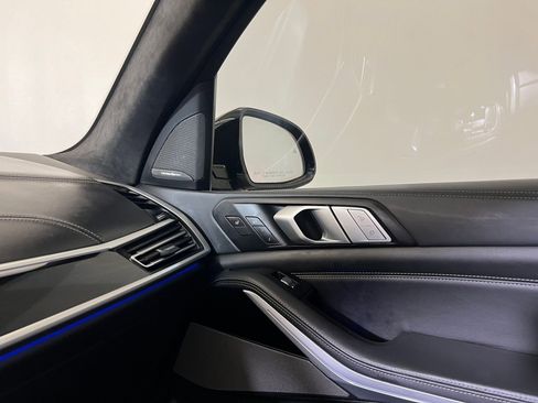 Used 2021 BMW X7 M50i image 32