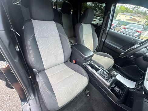 Used 2022 Toyota Tacoma TRD Sport w/ Technology Package RWD image 16