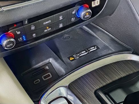 Used 2023 Buick Enclave Avenir w/ Avenir Technology Package AWD/4WD image 33