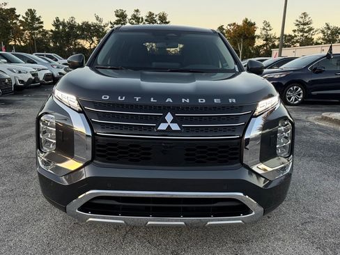 New 2025 Mitsubishi Outlander SE image 2