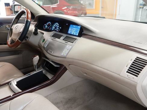 Used 2010 Toyota Avalon Limited FWD image 25