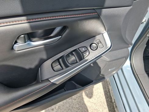 Used 2025 Nissan Sentra SR w/ SR Premium Package image 15