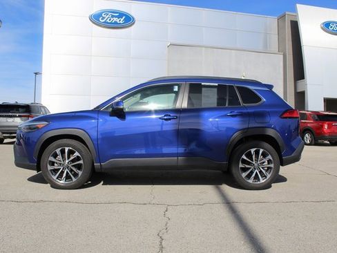 Used 2023 Toyota Corolla Cross XLE image 2