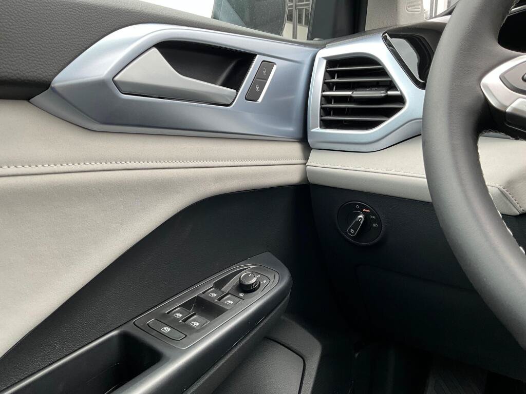 New 2026 Volkswagen Taos SE AWD/4WD image 24