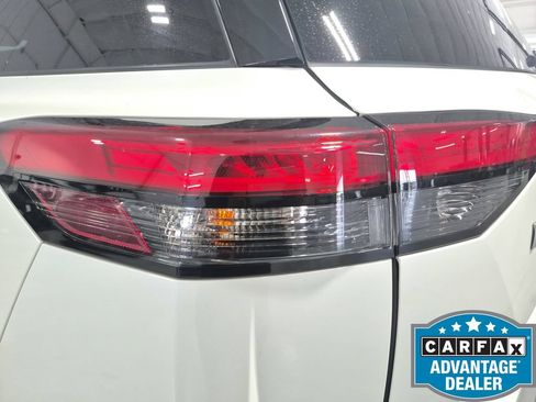 Used 2023 Nissan Pathfinder SL FWD image 32
