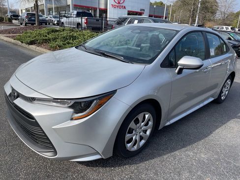 Used 2025 Toyota Corolla LE w/ Convenience Package image 1