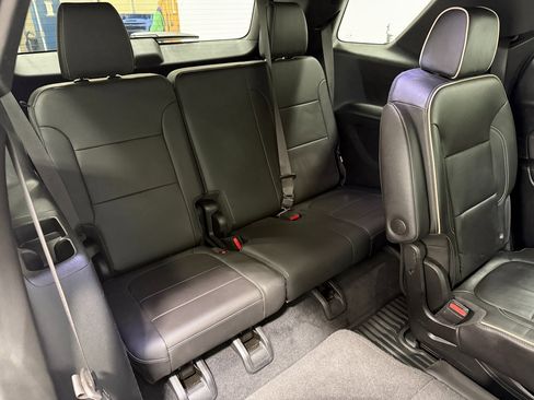 Used 2023 Chevrolet Traverse Premier image 43