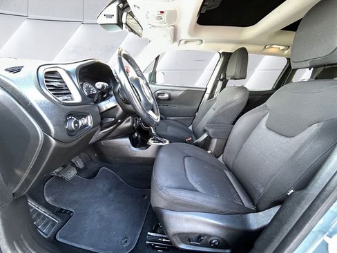 Used 2017 Jeep Renegade Latitude image 7