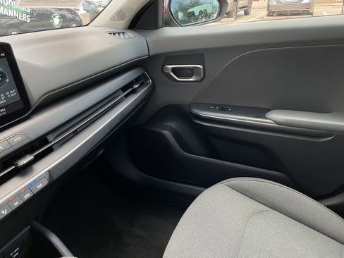 Used 2025 Kia K4 LXS image 38