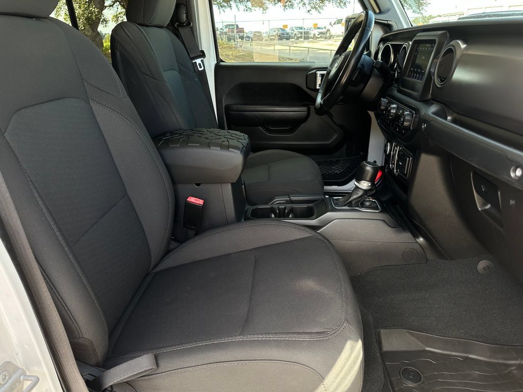 Used 2022 Jeep Gladiator Sport AWD/4WD image 10