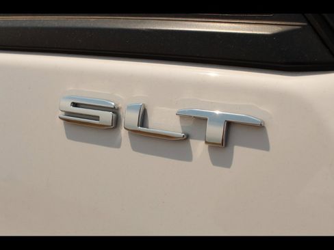 Used 2022 GMC Terrain SLT image 11