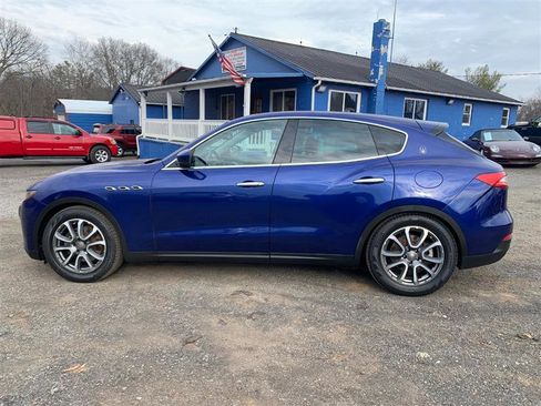 Used 2017 Maserati Levante image 9