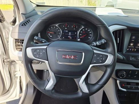 Used 2022 GMC Terrain SLE image 15