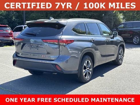 Used 2023 Toyota Highlander XLE AWD/4WD image 2