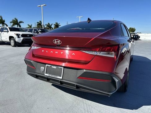 Used 2023 Nissan Rogue SV image 15